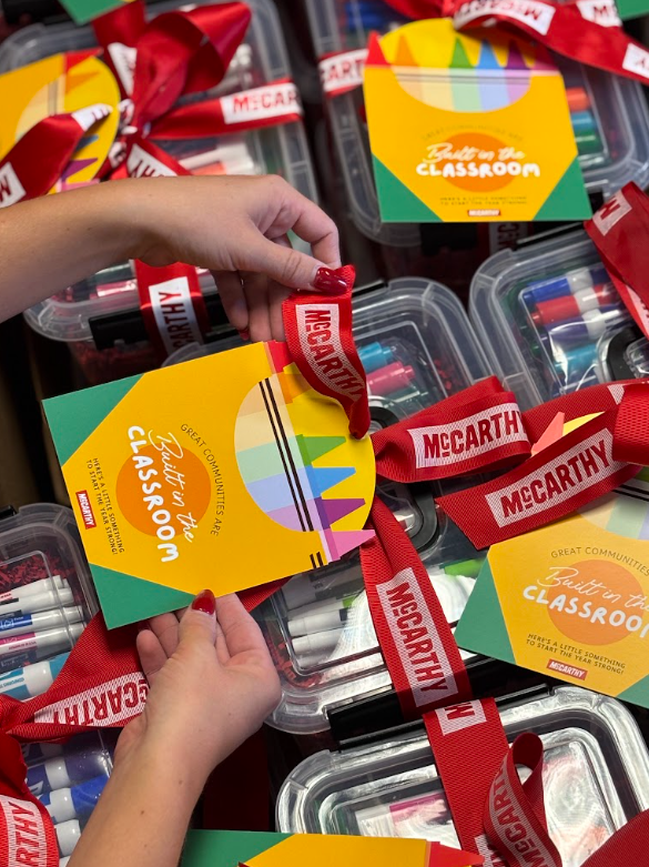 Personalization transforms an ordinary corporate gift into an unforgettable experience. While branded merchandise has its place, recipients are far more likely to remember gifts that include thoughtful personal touches.